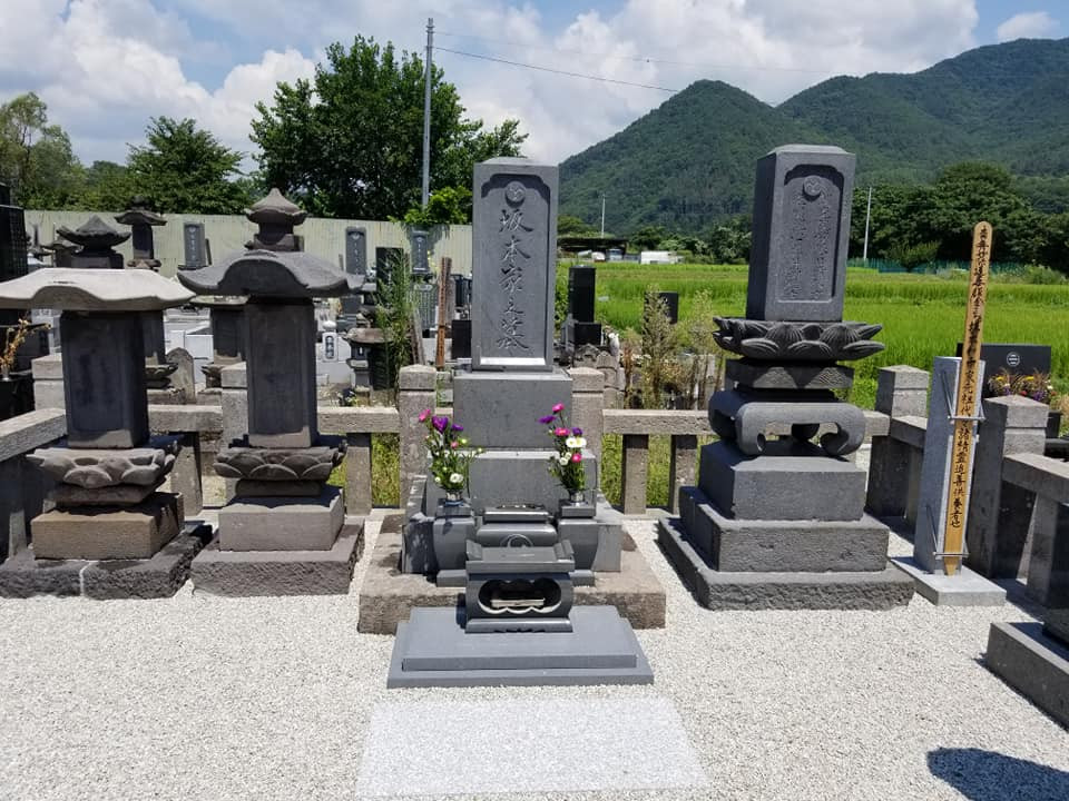 北杜市須玉町にあるマイク河原の実家、坂本家のお墓参りもしてきました